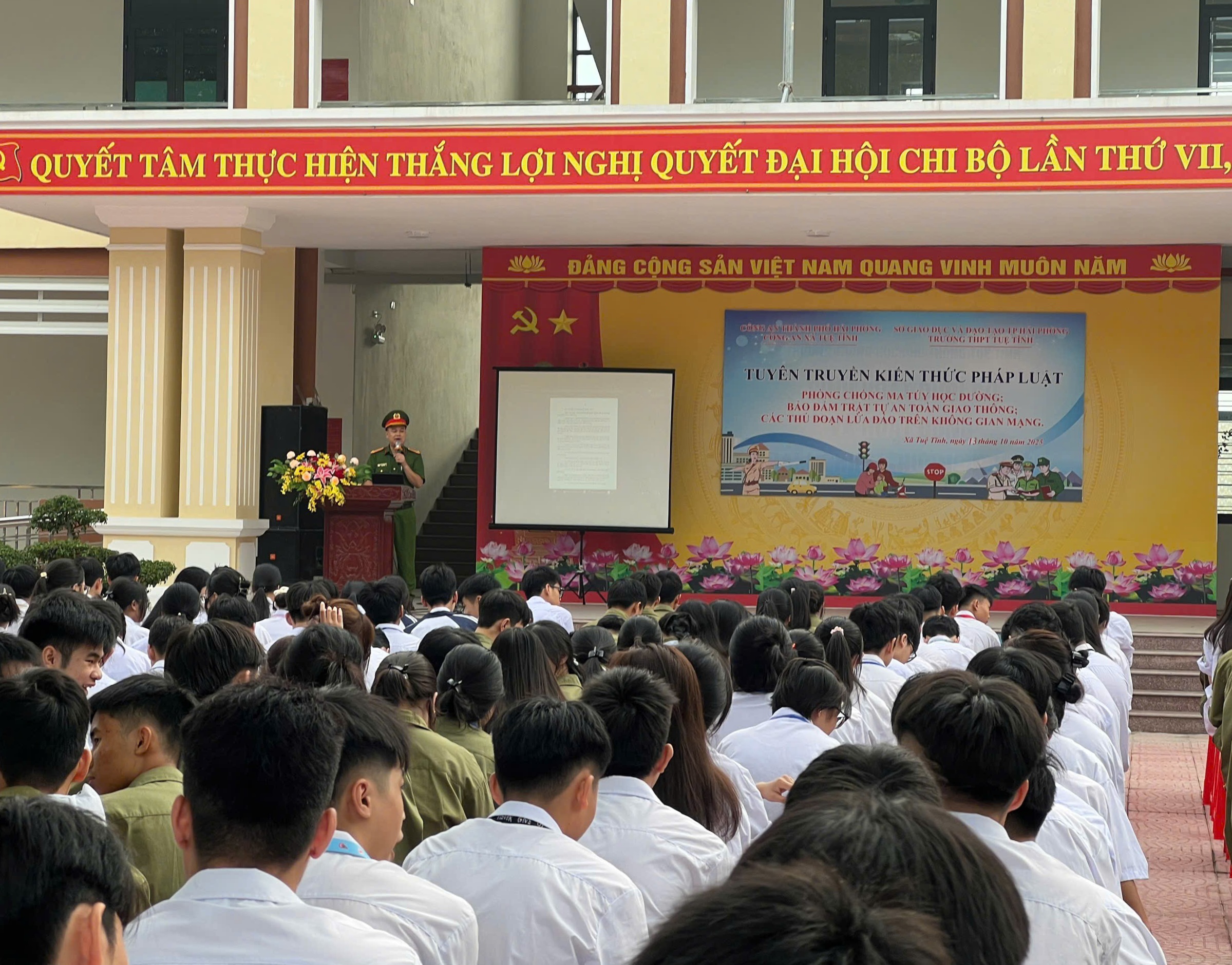 Công an xã Tuệ Tĩnh tuyên truyền pháp luật tới hơn 800 học sinh, giáo viên